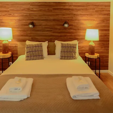 Casa Do Museu, Three Independent