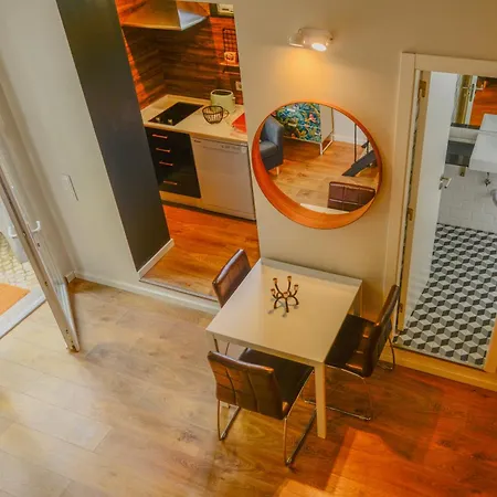 Casa Do Museu, Three Independent * Cascais