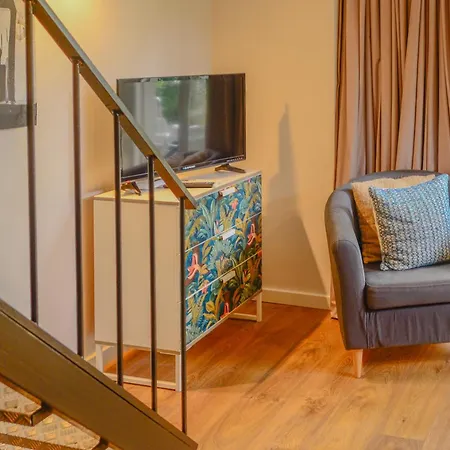 Casa Do Museu, Three Independent