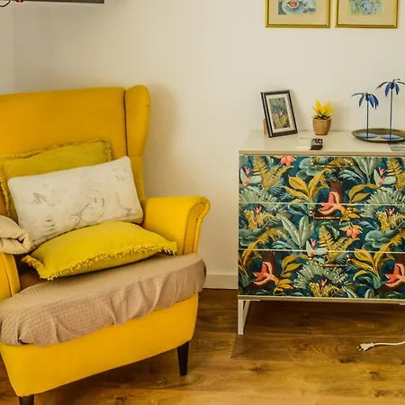 Nyaraló Casa Do Museu, Three Independent