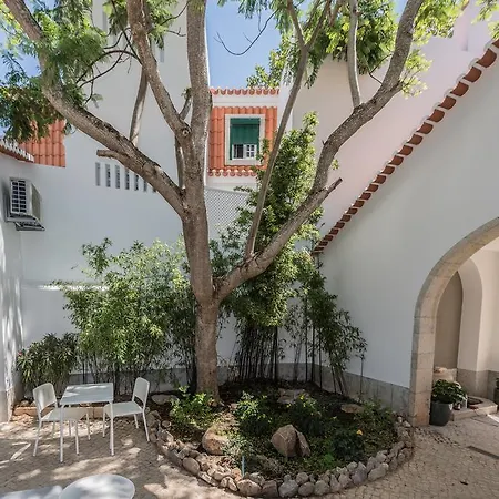 Nyaraló Casa Do Museu, Three Independent *