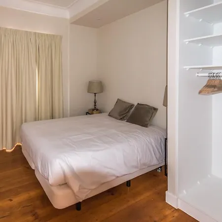 Casa Do Museu, Three Independent