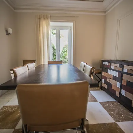 Nyaraló Casa Do Museu, Three Independent