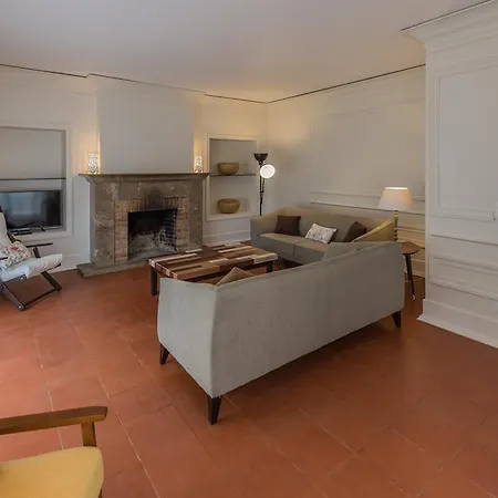 Casa Do Museu, Three Independent * Cascais