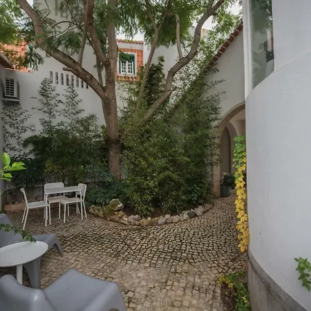 Casa Do Museu, Three Independent