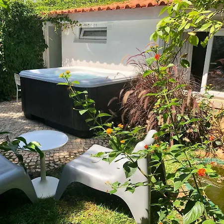 Nyaraló Casa Do Museu, Three Independent